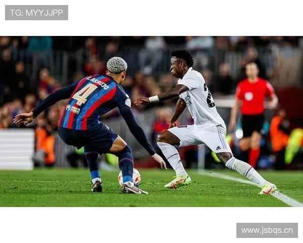 拉菲尼亚距离巴西核心有多远：边路爆点与中路适配性分析