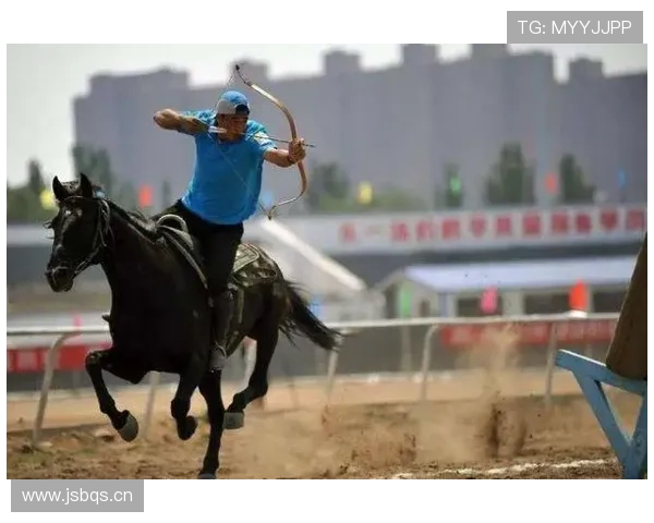 富里睡醒发现自家马场又多两匹新马，这日子过得跟拍《权游》似的